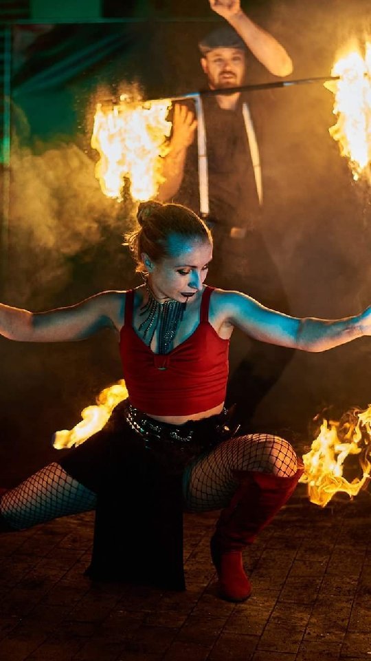 Playing with fire 😍❤️‍🔥❤️‍🔥❤️‍🔥
.
.
.
.
.
#fireshow #fireperformer #firearts #fireartist #dragonstaff #fancyfans #flowarts #flowartist #fireartistry #firefans #firefans🔥 #firespinning #firespinnersofinstagram #fireball #firegirl #techfans #techyfanspinners #flowartistoftheday